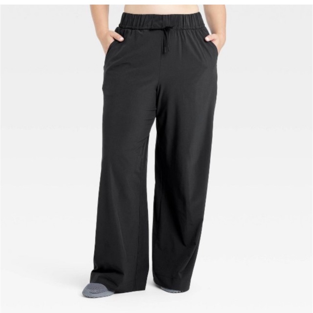 MWT! Women's Active Light
High Rise Wide Leg Pants
